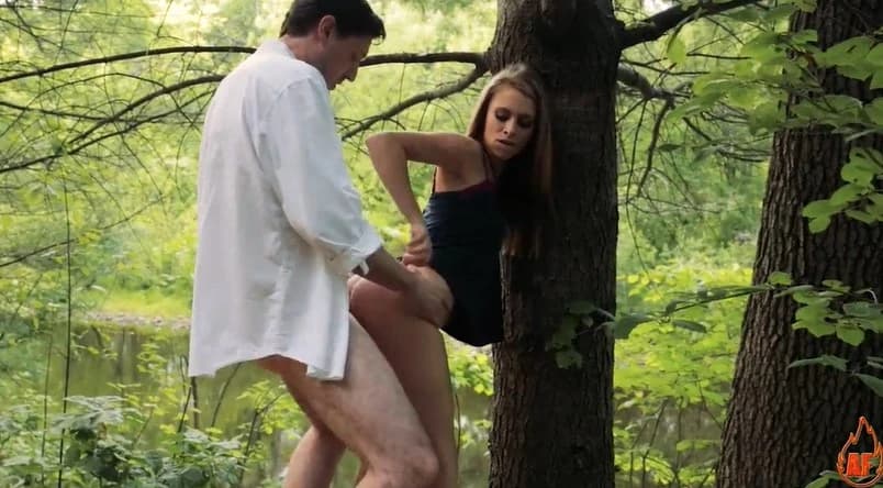 Father fucked his daughter on a family picnic
