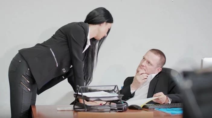 The new secretary is working out the salary of his ass