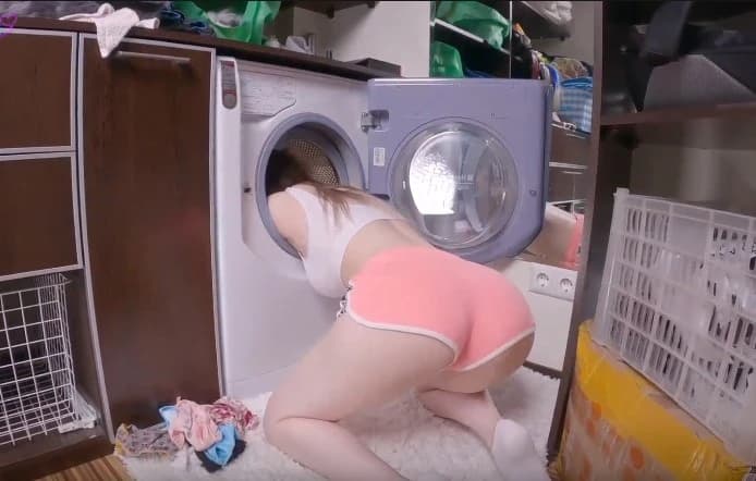 Auruled sister got stuck in a washing machine