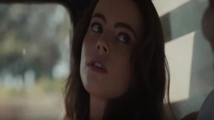 A whore fingering a stranger until her boyfriend sees