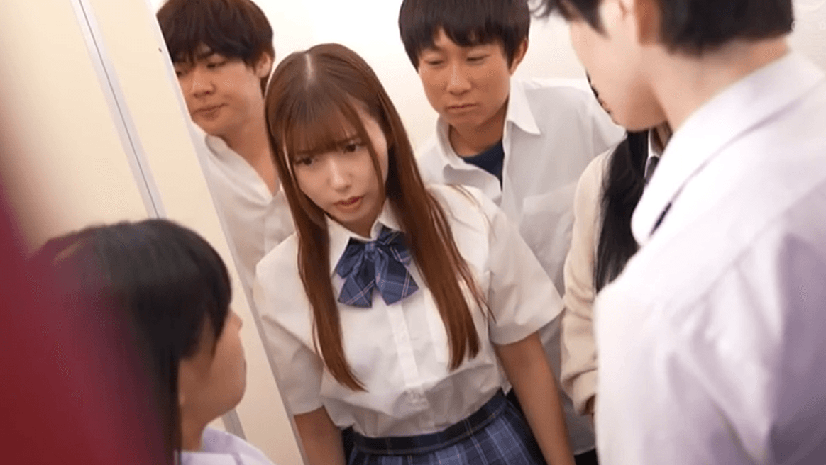 REAL-952 Forced to Kneel in the Toilet and Her Mouth Passed Around