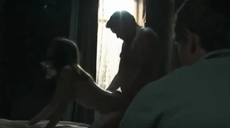The wife pays her husband's debts before his eyes